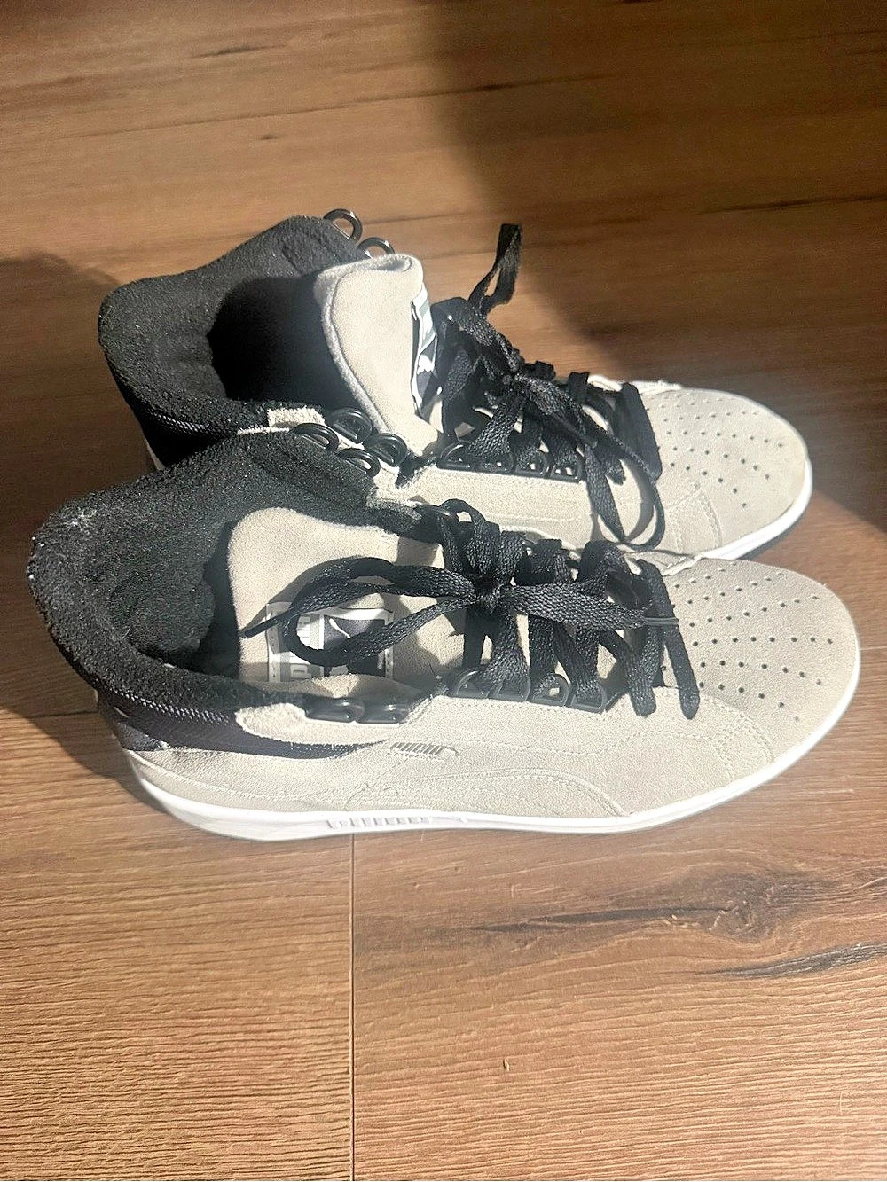 Puma Gray & Black Sneakers US 8 men